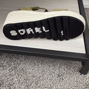 Sorel sandals in Army Green never worn